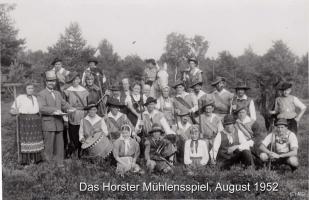 9-1--045-1952, August, Das Horster Mühlenspiel