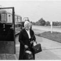 Matthias-1954-Bushaltestelle an der Autobahn-Besuch-aus-HH